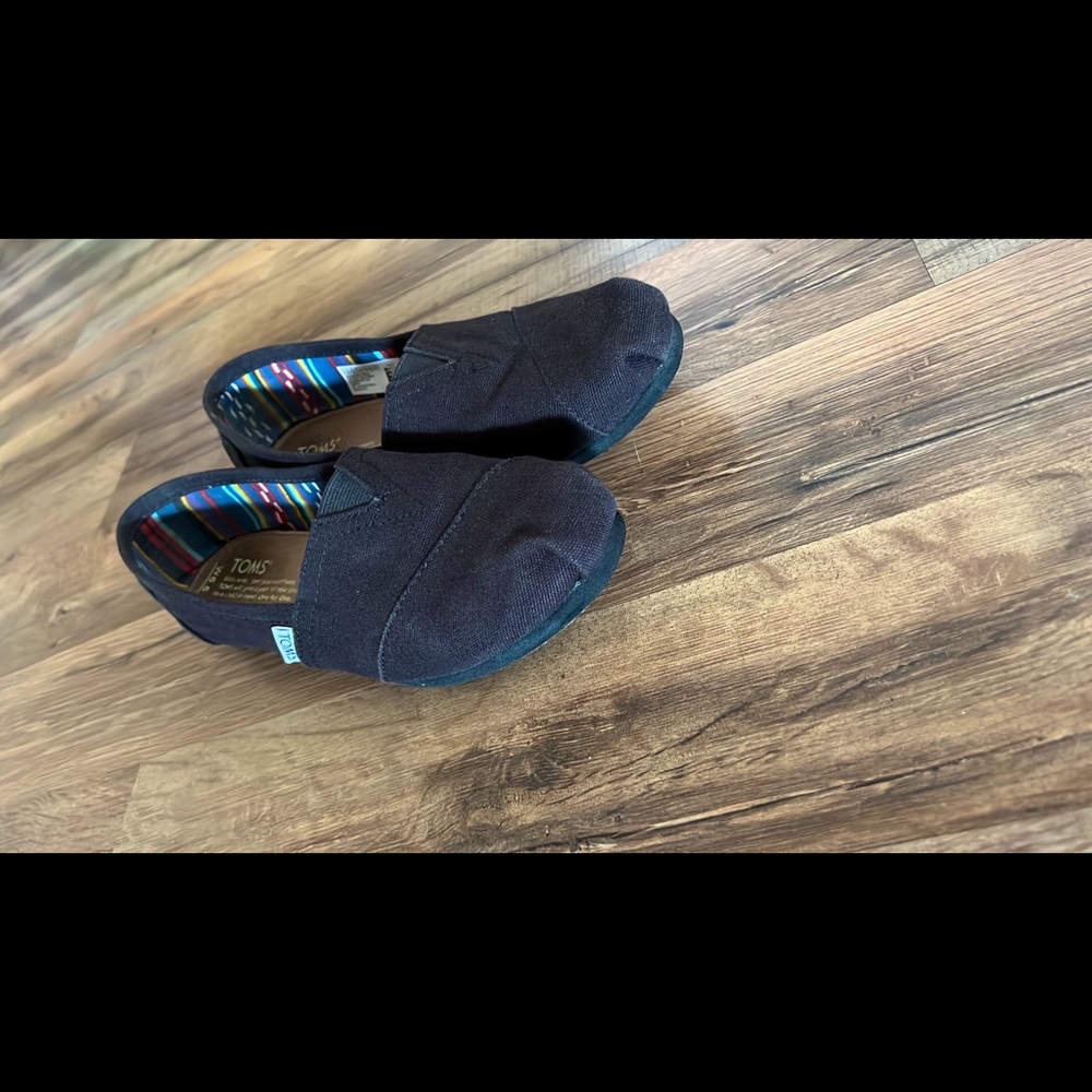 Womens toms size 6.5 worn one time